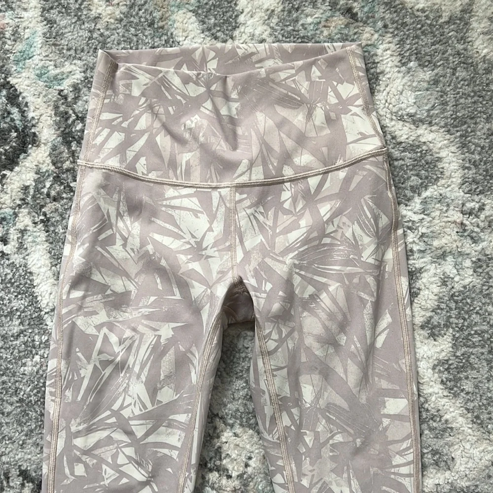 Lululemon Wunder Under High Rise Leggings in Shadow Leaf Light Ivory Muse
